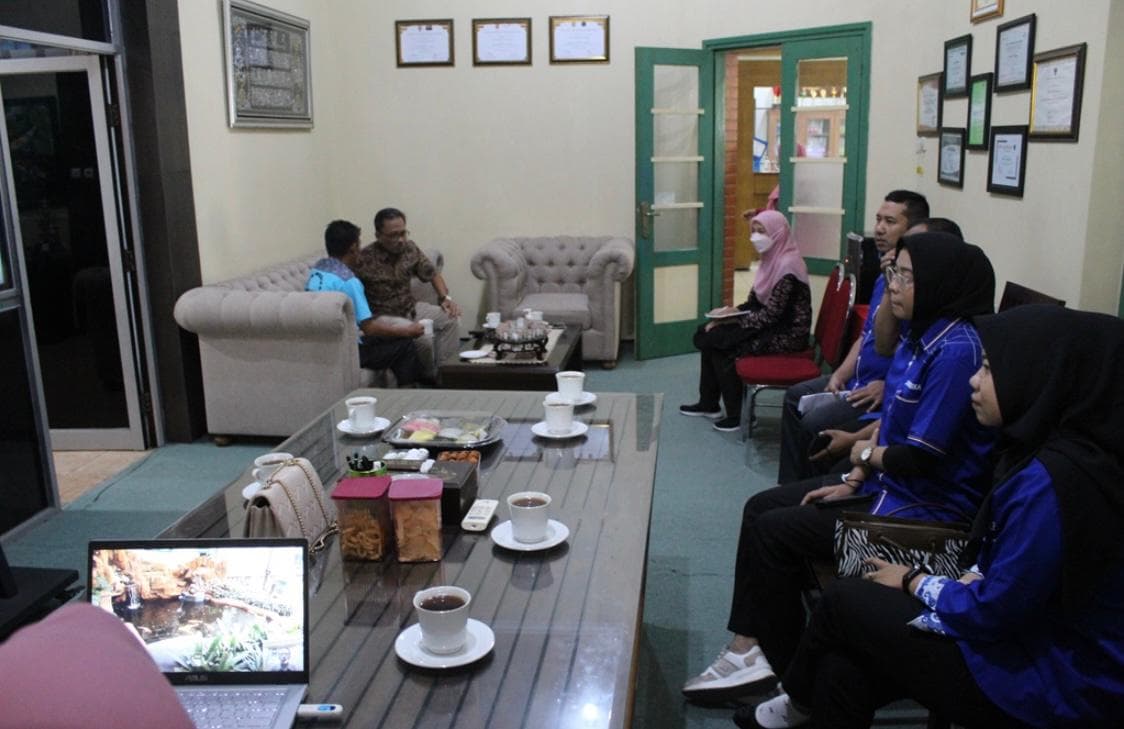 SMK Negeri 8 Samarinda Lakukan Kunjungan Studi Tiru di SMK Negeri 2 Malang