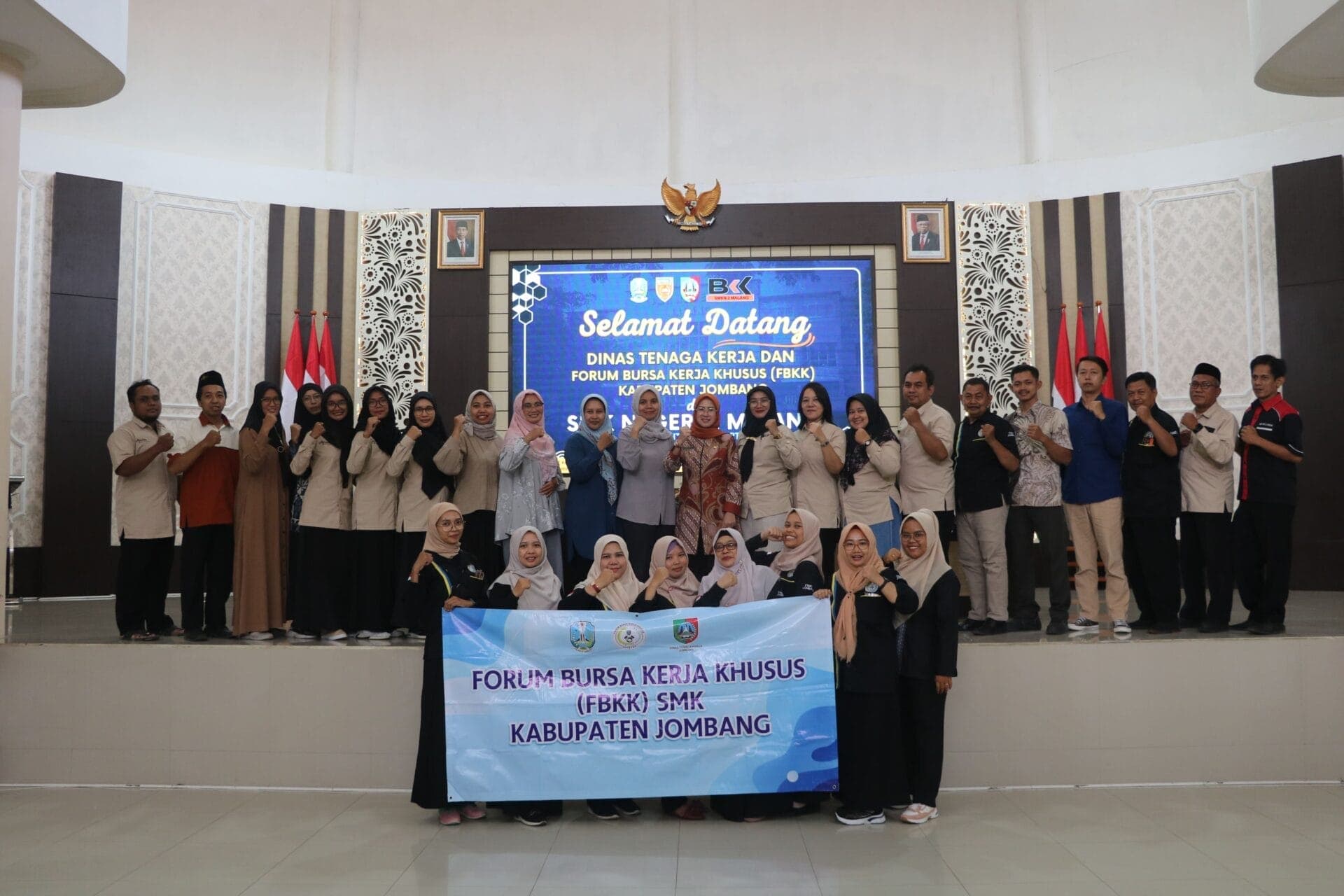 Kunjungan Studi Tiru Dinas Tenaga kerja dan Forum Bursa Kerja Khusus Kabupaten Jombang di SMK Negeri 2 Malang