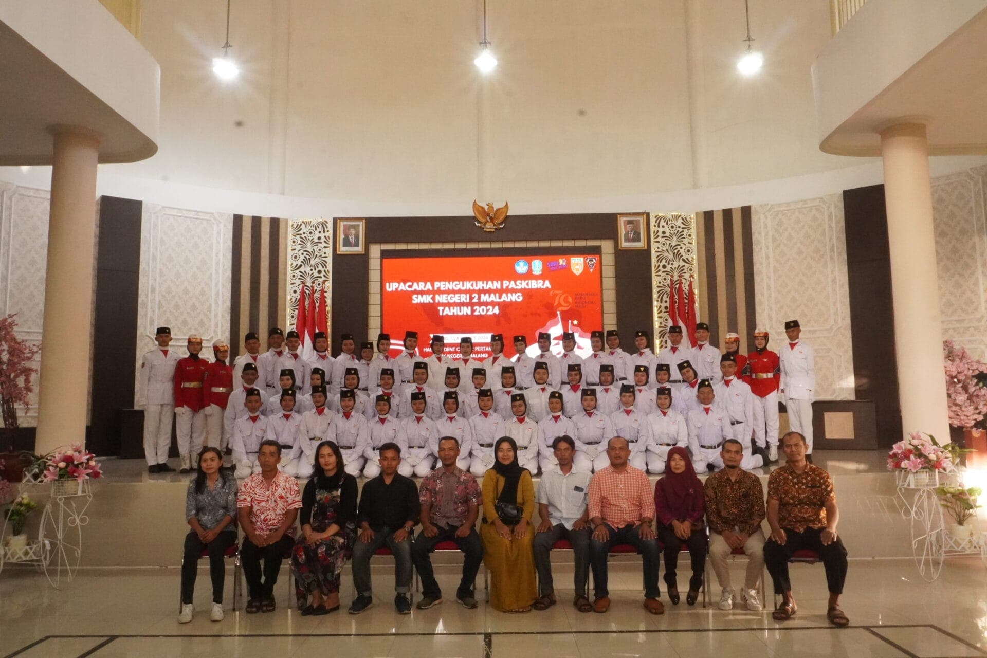 Tangis Haru Warnai Pengukuhan 56 Anggota Paskibra SMK Negeri 2 Malang