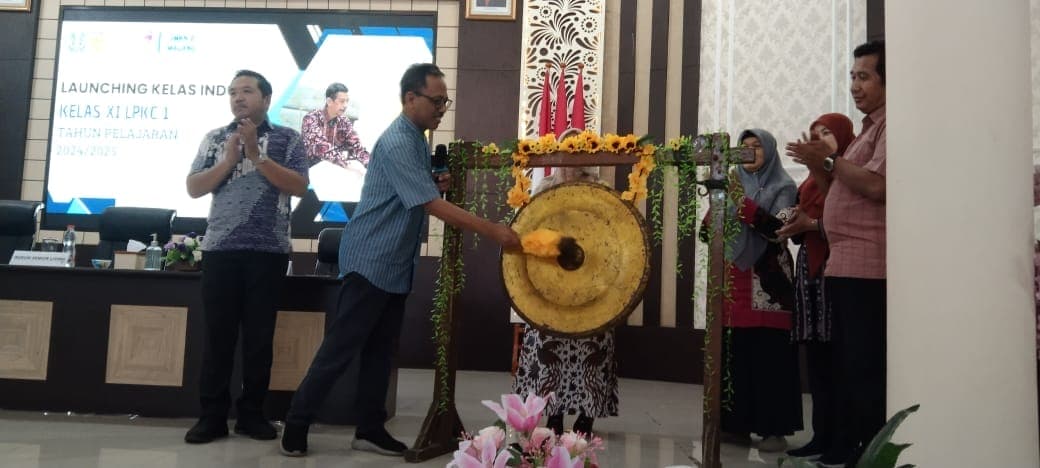 Bersinergi dengan Industri Mitra Jejaring, SMKN 2 Malang Luncurkan Kelas Industri Program Keahlian Layanan Penunjang Keperawatan dan Caregiving (LPKC)