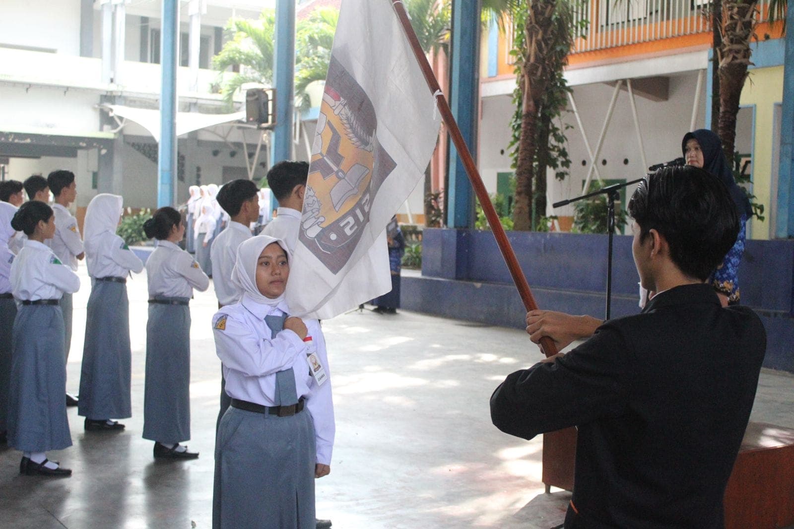 MENANAMKAN DAN MENUMBUHKAN JIWA DEMOKRASI SISWA; SMK NEGERI 2 MALANG SUKSES GELAR RANGKAIAN PEMILOS TAHUN 2024