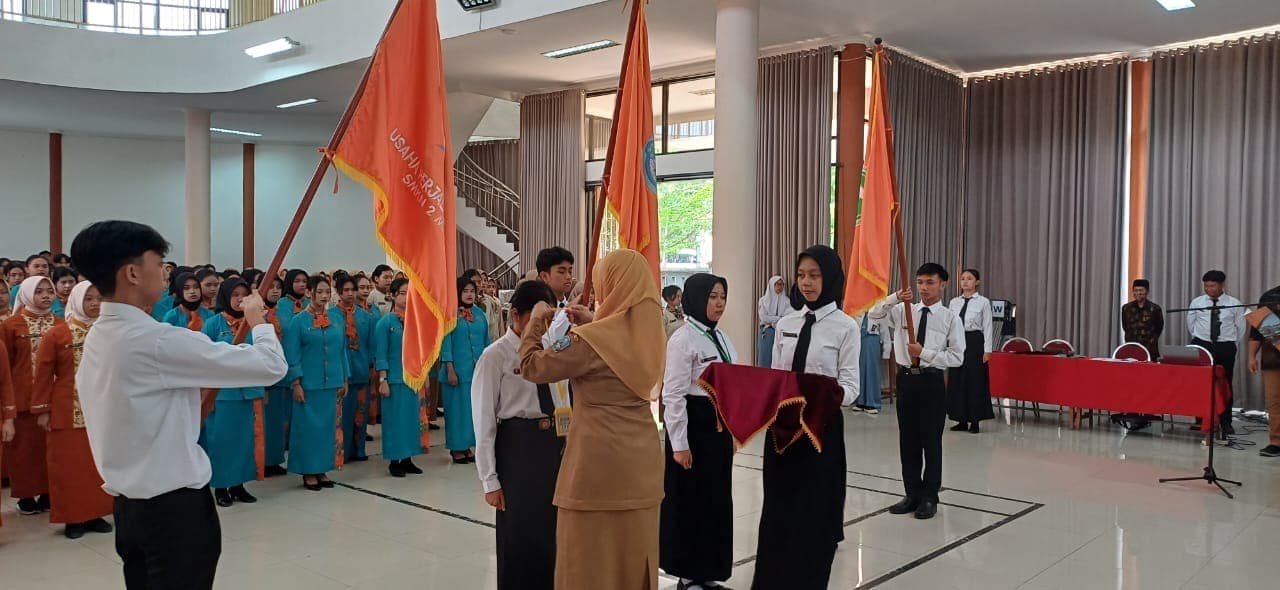 Siap Praktik Kerja Lapangan, Peserta Didik Kelas XII Ikuti Upacara Pelepasan PKL dan Prosesi Ikrar Janj