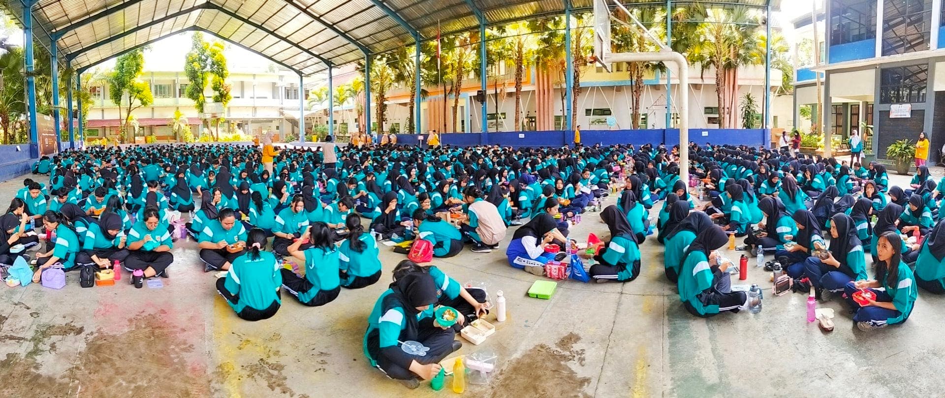 Jumat Sehat ala SMKN 2 Malang, Ada Senam Bersama dan Makan Sehat