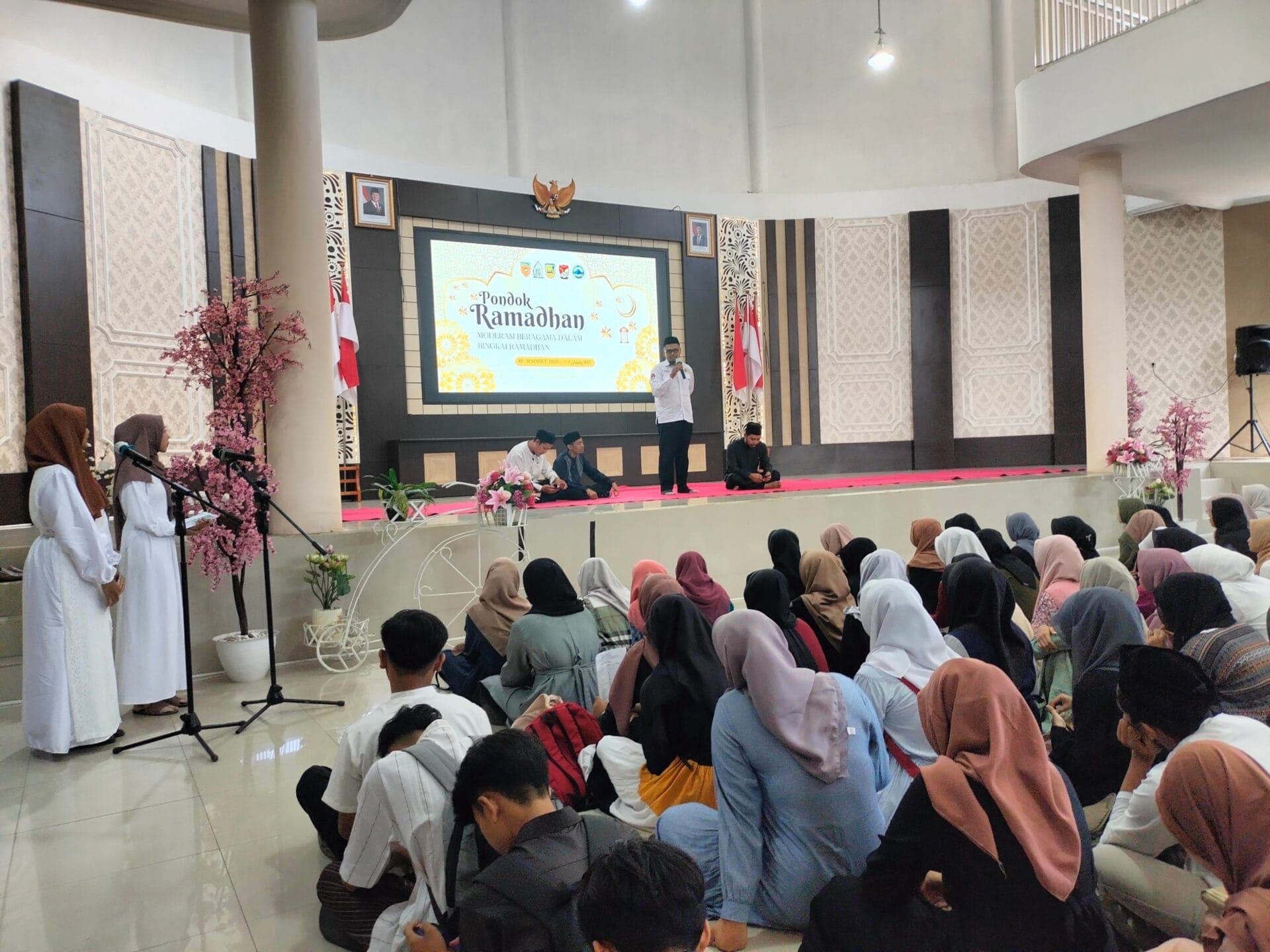 Ramadhan 2025, SMKN 2 Malang Angkat Moderasi Beragama:
Semua Agama Laksanakan Kegiatan Keagamaan