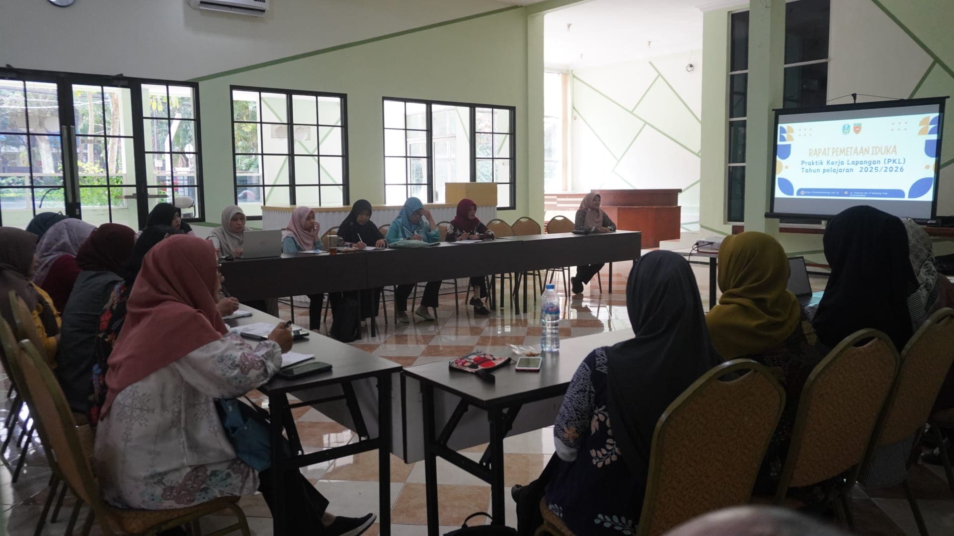 Matangkan Persiapan PKL Tapel 2025/2026, SMKN 2 Malang Gelar Rakor
