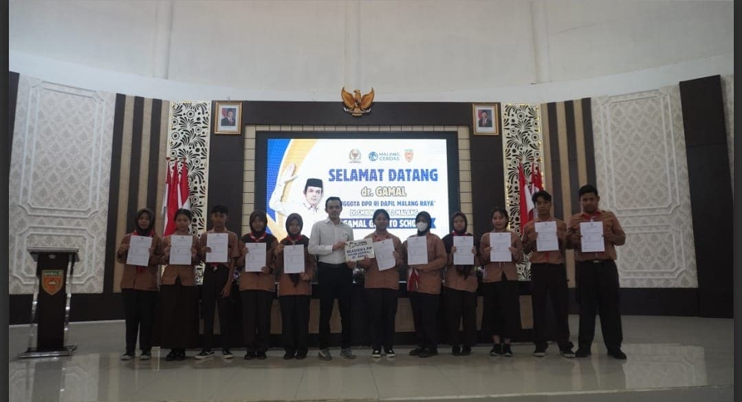 dr. Gamal Albinsaid Gelorakan Semangat Belajar di SMK Negeri 2 Malang dan Salurkan Beasiswa PIP