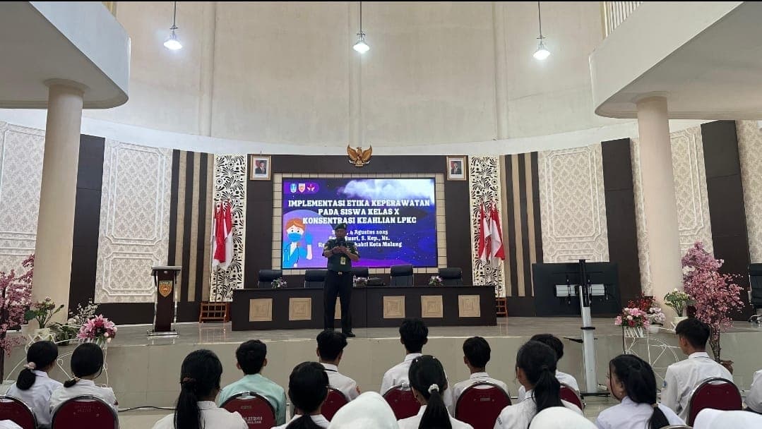Guru Tamu ‘Implementasi Etika Keperawatan’ untuk Siswa Kelas X LPKC SMK Negeri 2 Malang