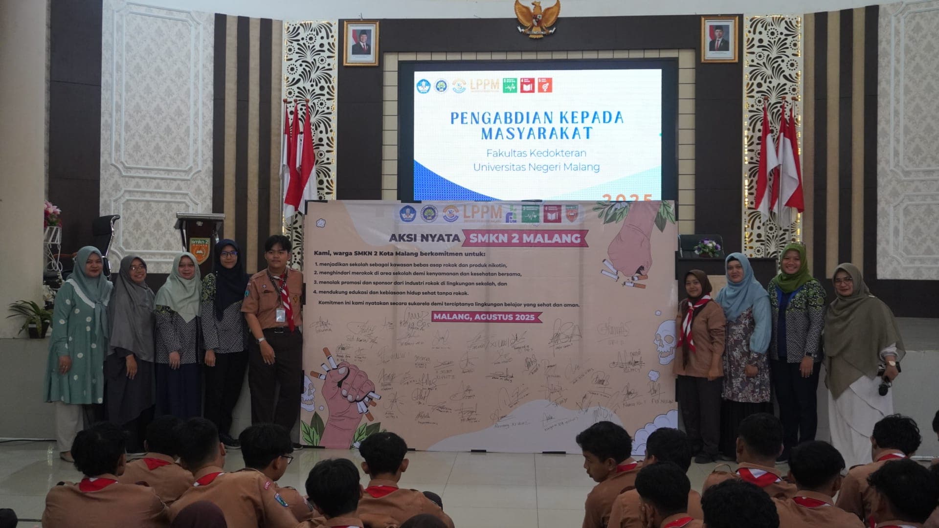 Fakultas Kedokteran Universitas Negeri Malang Sosialisasikan
Hidup Sehat dan Bahaya Merokok di SMKN 2 Malang